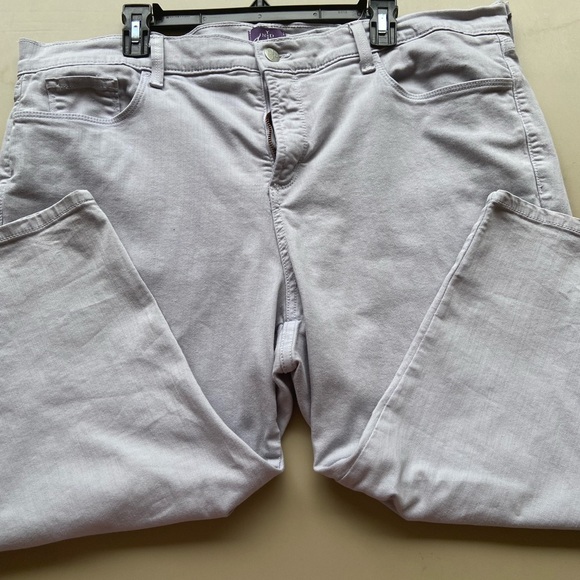 Capris - Picture 3 of 8